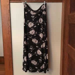 B&W floral brushed knit maxi skirt NWT, size Large. StitchFix curated.
